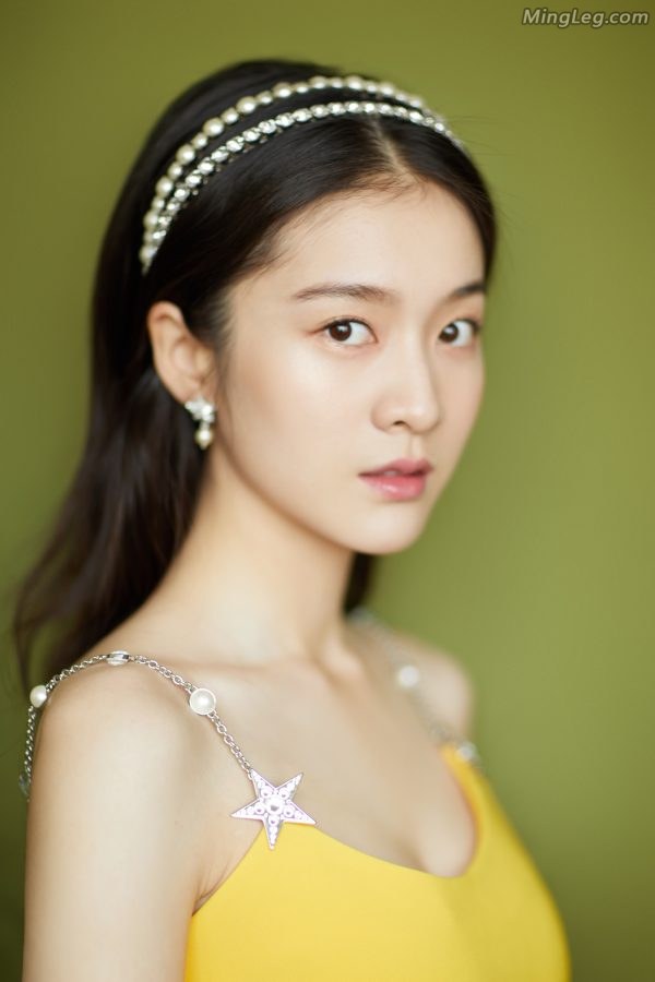 Zhang Xueying's pearl sling skirt with pearl high heels is simply perfect(14/22)