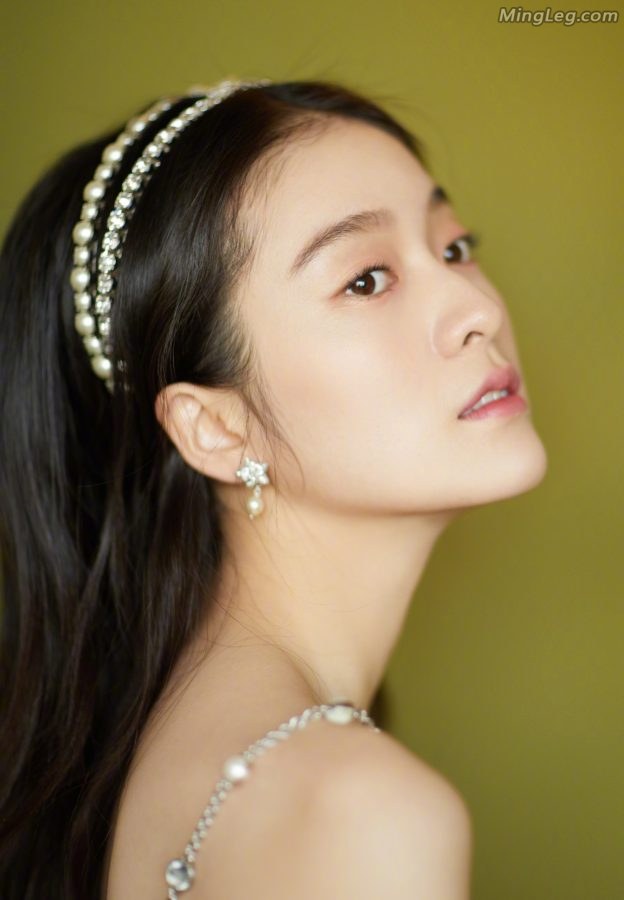  Zhang Xueying's pearl sling skirt with pearl high heels is simply perfect(2/22)