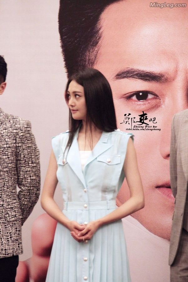 Fresh and beautiful girl Zheng Shuang wears open-toed high heels(4/8)