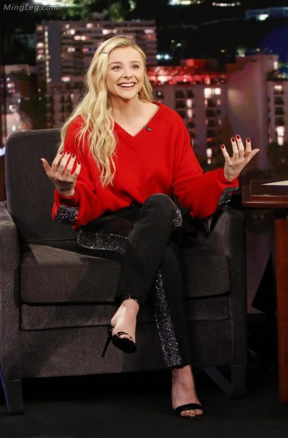Talk shows are where high heels and beautiful feet often appear(2/13)