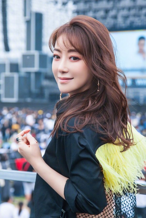 陈紫函牛仔裤美腿凉高美足(4/6)