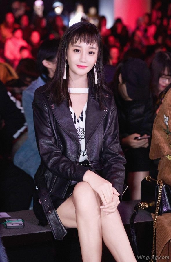 海陆美腿交叉谁来签收一下这个小美女(2/6)