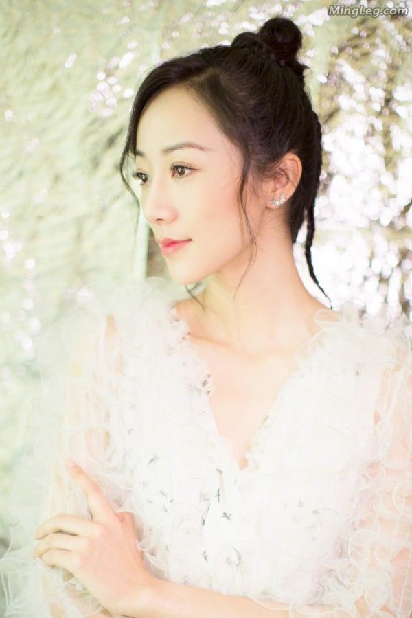 女星韩雪美脸玉足白的像雪(1/8)