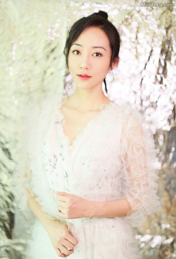 女星韩雪美脸玉足白的像雪(3/8)