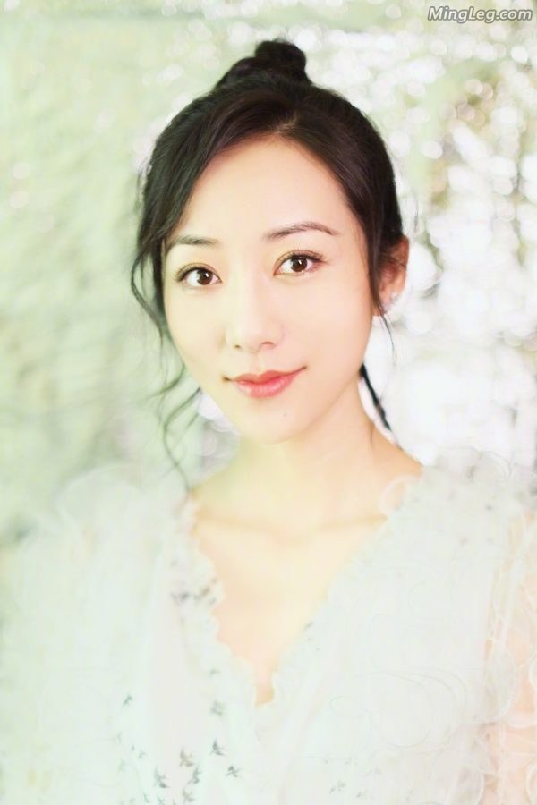 女星韩雪美脸玉足白的像雪(4/8)