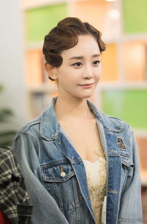 蒋梦婕旗袍高跟对海陆低胸长裙(7/7)