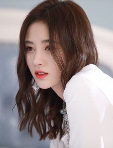 美丽小仙女鞠婧祎光脚丫居家写真