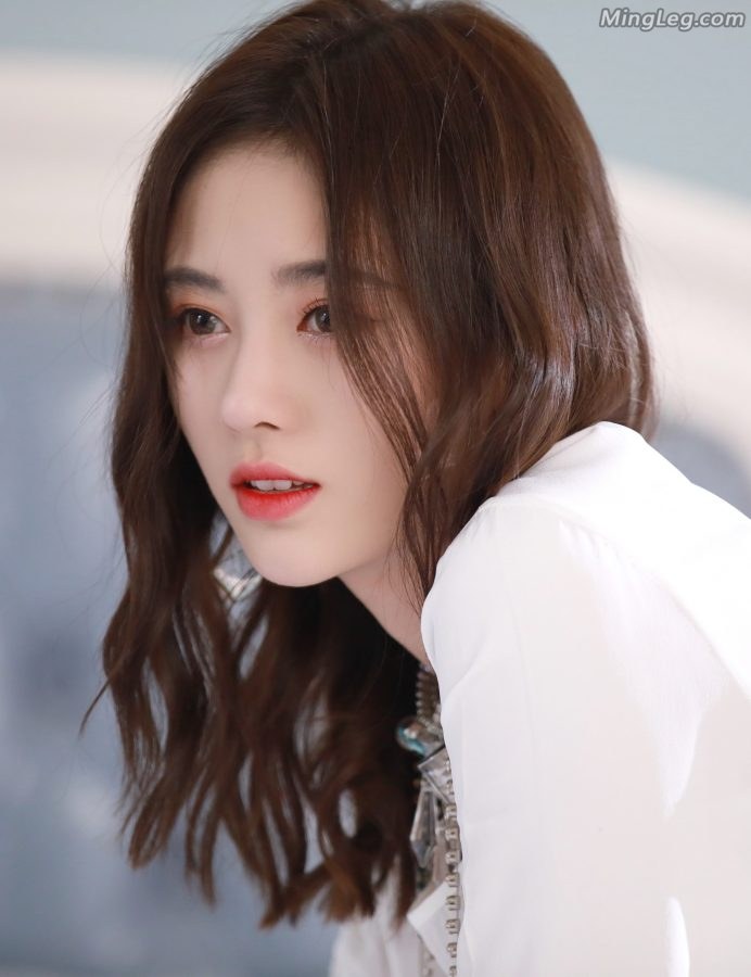美丽小仙女鞠婧祎光脚丫居家写真(6/9)