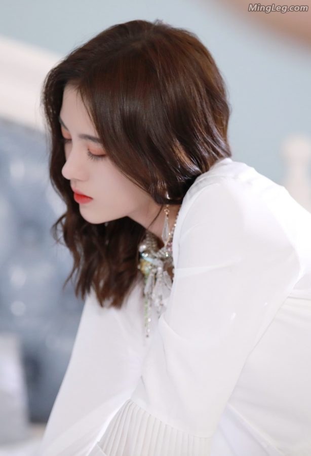 美丽小仙女鞠婧祎光脚丫居家写真(7/9)