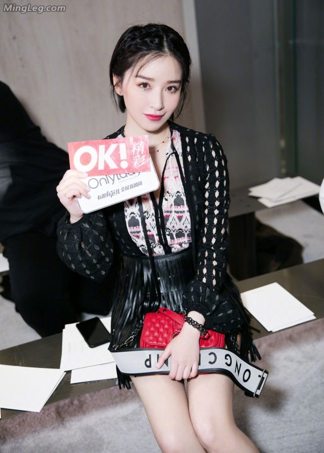 阚清子性感凉高跟长腿诱人美足(3/6)
