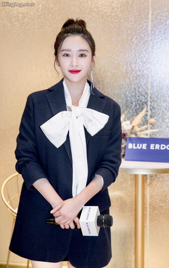 私人女秘书阚清子在办公室秀美腿(6/9)