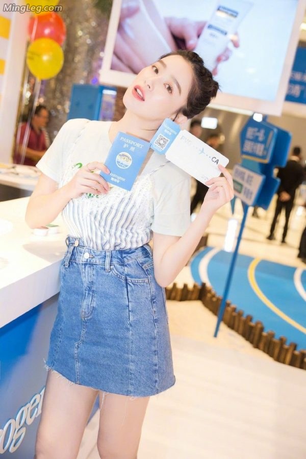 Like Kan Qingzi, an actress who shows off her legs wherever she goes.(5/9)