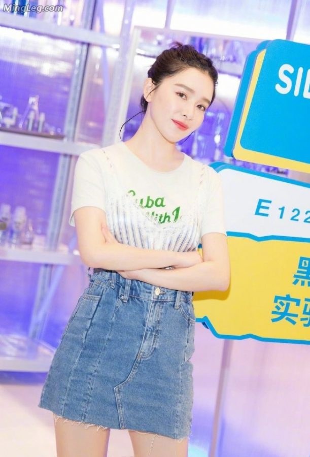 Like Kan Qingzi, an actress who shows off her legs wherever she goes.(6/9)