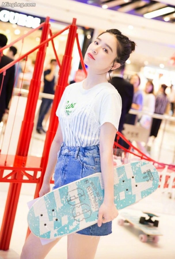 阚清子这种走到哪都秀腿的女星给她点个赞(7/9)