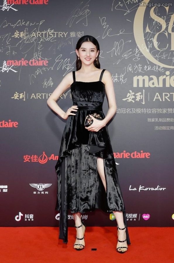 天津妹子宋祖儿的高跟美足属于什么水平(1/9)