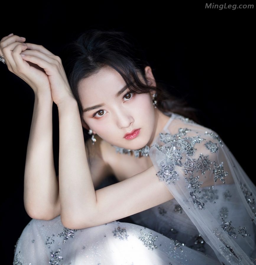 Just by looking at the face, you can tell that the fairy Song Zuer has officially descended to earth(1/8)