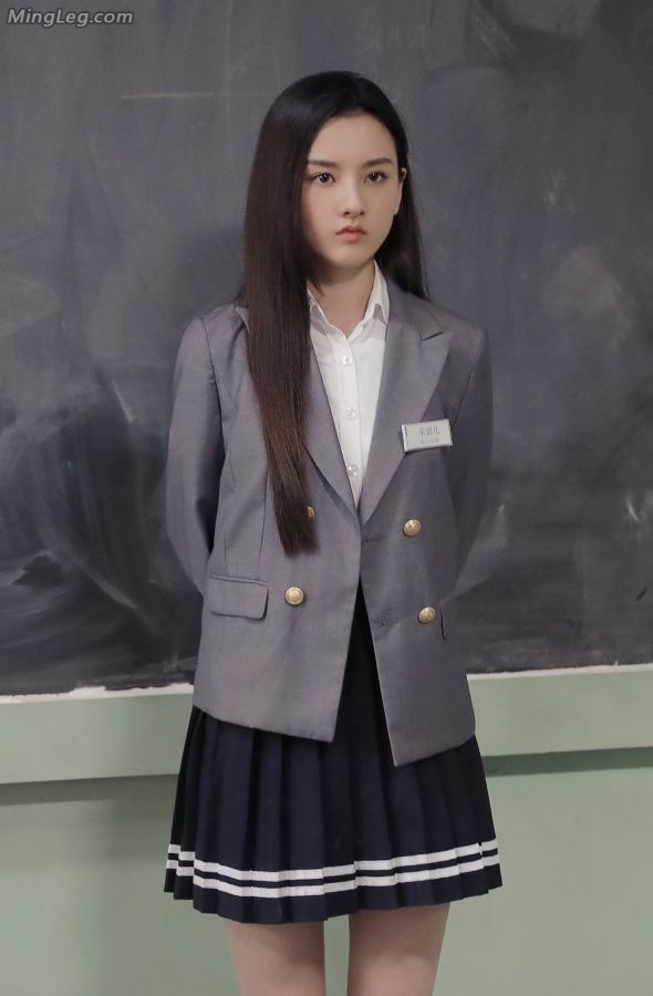 宋祖鹅穿上少女学生服最有感觉(2/9)
