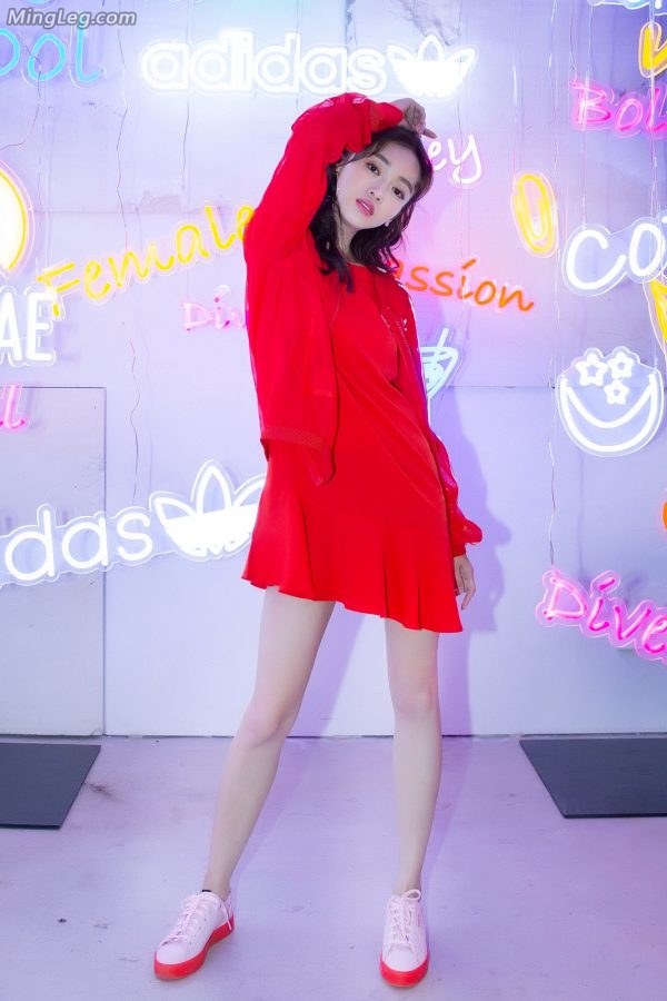 运动系美少女吴谨言代言adidas(2/11)