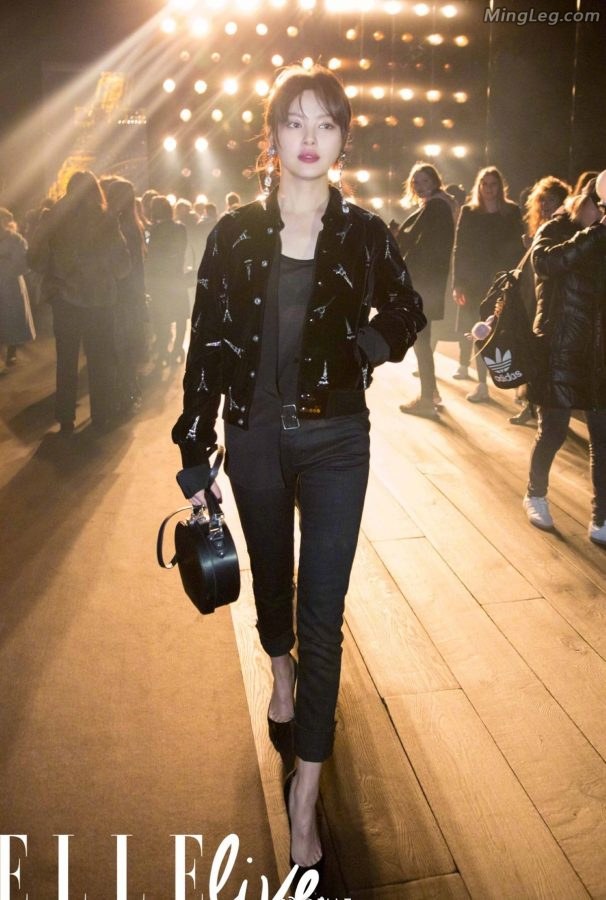 This is what Xin Zhilei's tight pants and pointed high heels look like(20/20)
