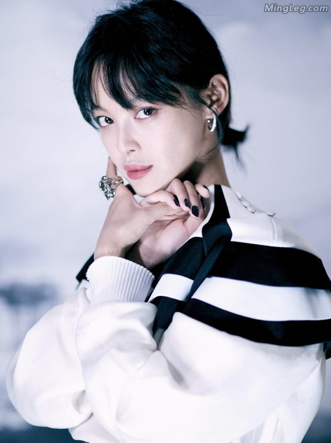 Powerful female star Xin Zhilei has beautiful legs and beautiful feet(7/9)