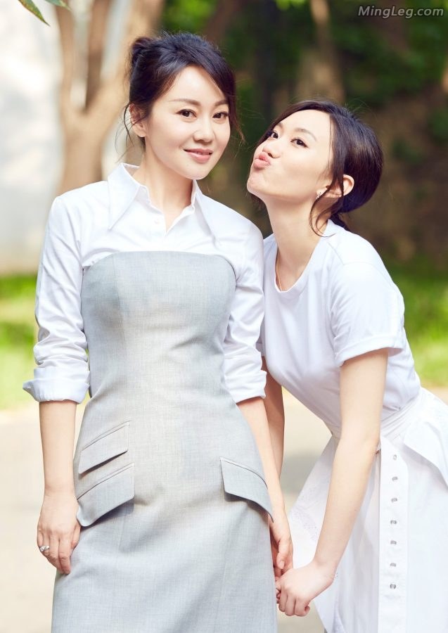 熟女闫妮和女儿邹元清同框看起来更像姐妹花(6/12)