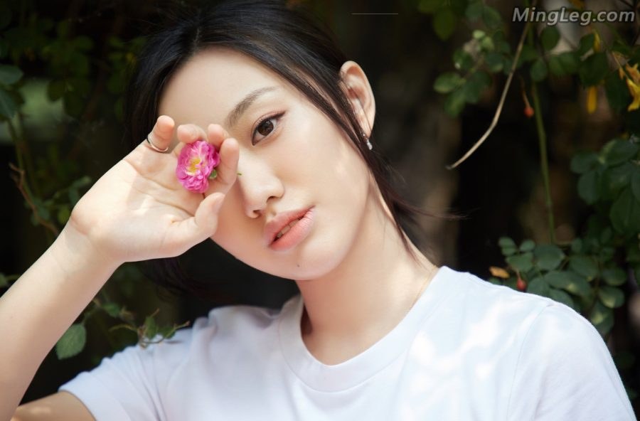 熟女闫妮和女儿邹元清同框看起来更像姐妹花(8/12)