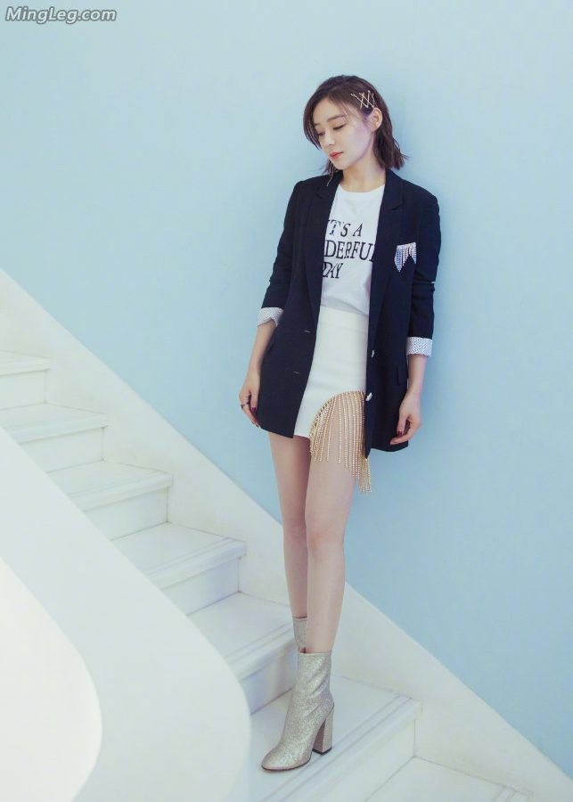 爱穿靴子的美腿女星袁姗姗(1/4)