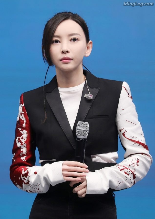 文艺女青年于文文紧身牛仔裤皮靴(5/12)