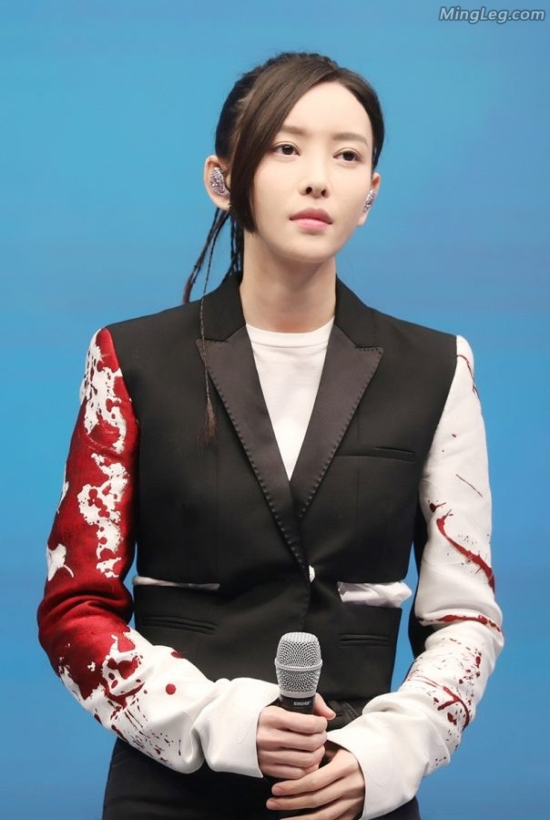 文艺女青年于文文紧身牛仔裤皮靴(6/12)