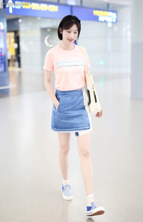 清新女明星张俪白葱腿机场外拍(3/7)