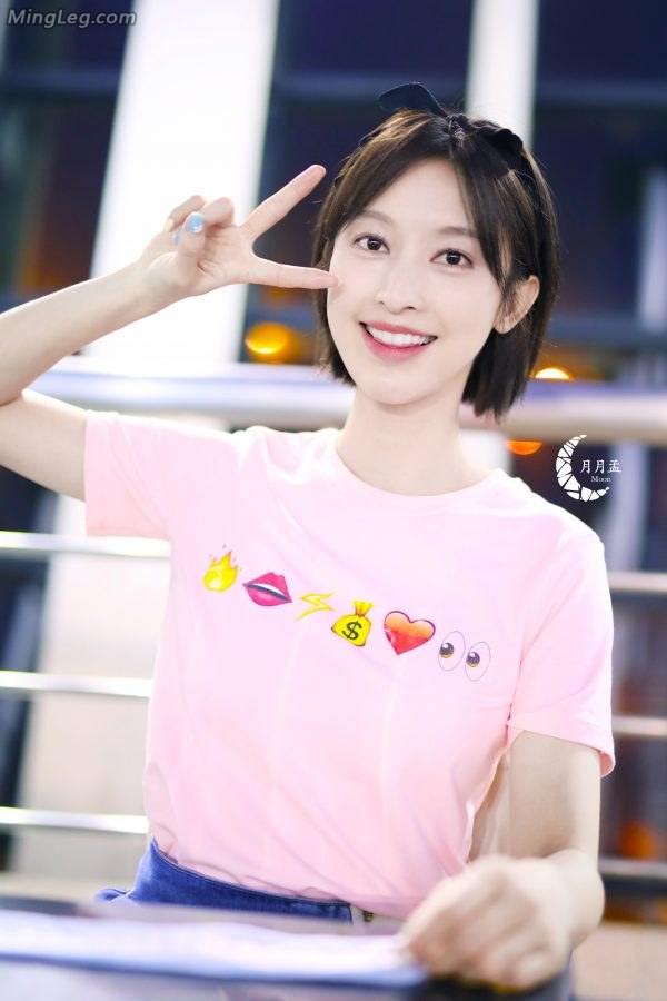 清新女明星张俪白葱腿机场外拍(5/7)