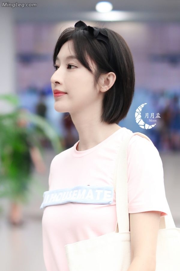 清新女明星张俪白葱腿机场外拍(7/7)