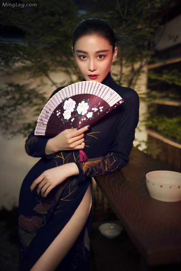 诗意中国风写真张馨予性感旗袍露修长美腿（第3张/共9张）