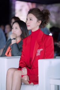 主持人张杨果而修长细腿踩高跟鞋厉害了