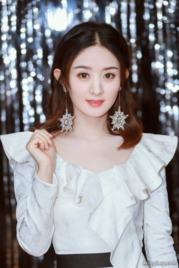明星长腿美足赵丽颖穿超短裙美美现身(3/8)