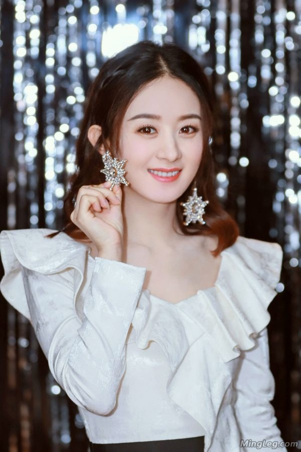 明星长腿美足赵丽颖穿超短裙美美现身(4/8)