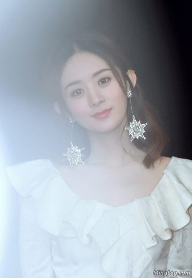 明星长腿美足赵丽颖穿超短裙美美现身(7/8)