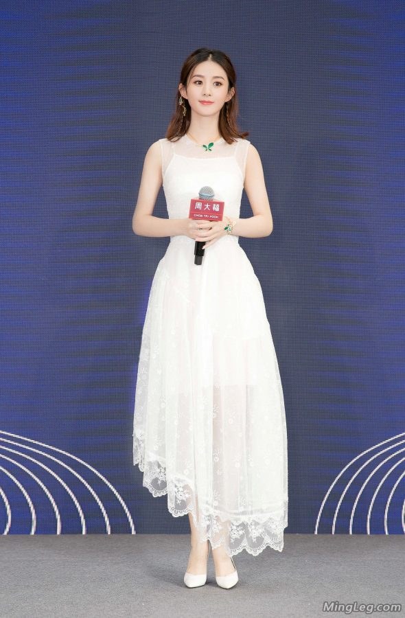 你怎么那么美赵丽颖仙女服白高跟鞋亮相(4/10)