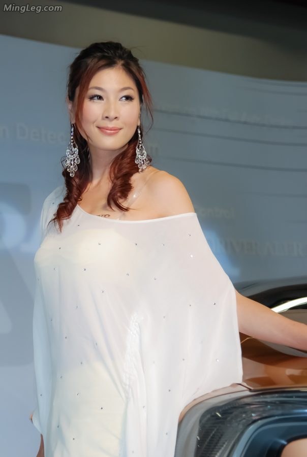 知名模特左永宁给Volvo汽车当车模长腿高跟吸睛(9/48)