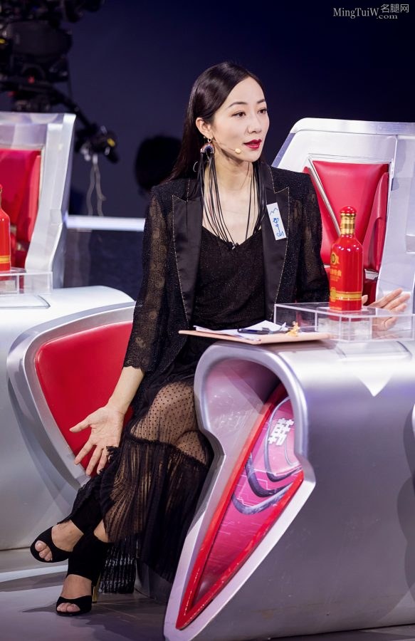 Han beauty Han Xue recorded "The Brain" with her beautiful legs half exposed in a gauze skirt(13/14)