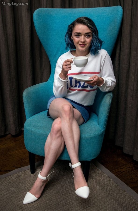 《权游》二丫Maisie Williams少女腿交叉画风有些诡异(1/7)