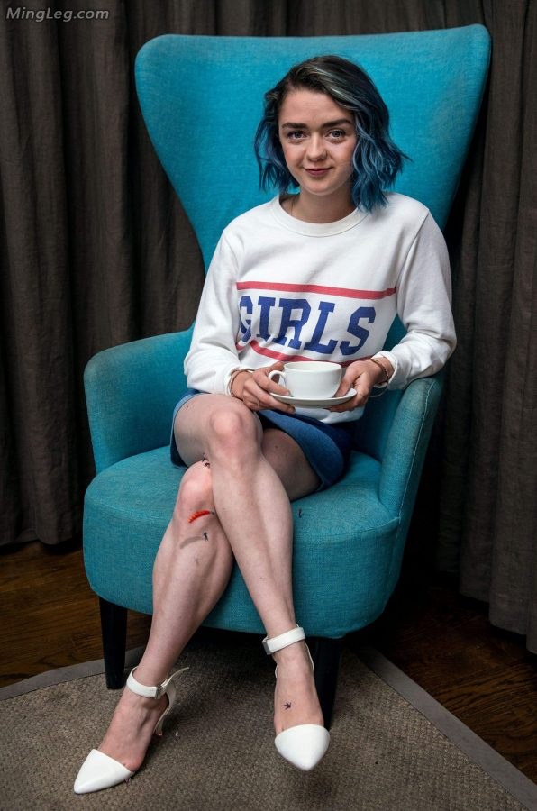 《权游》二丫Maisie Williams少女腿交叉画风有些诡异(2/7)