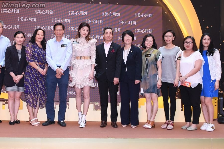 1米73的高个美女陈慧琳玉腿短靴代言美味月饼(5/5)