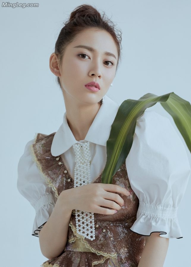 陈钰琪时尚写真美腿穿上了粉色丝袜(6/6)