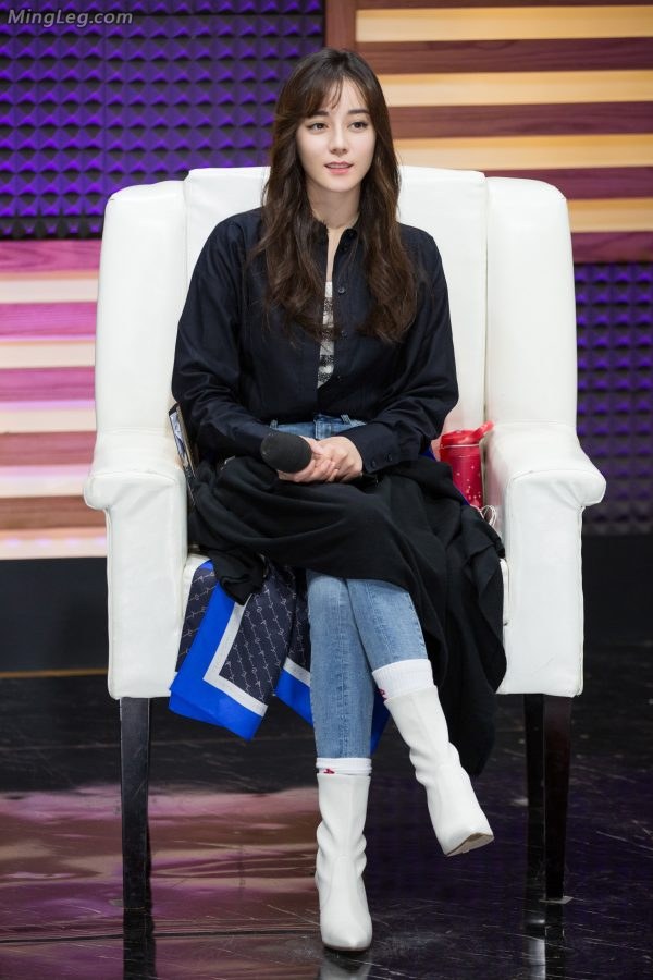 迪丽热巴牛仔裤美腿高跟靴子还能再美吗？(3/20)