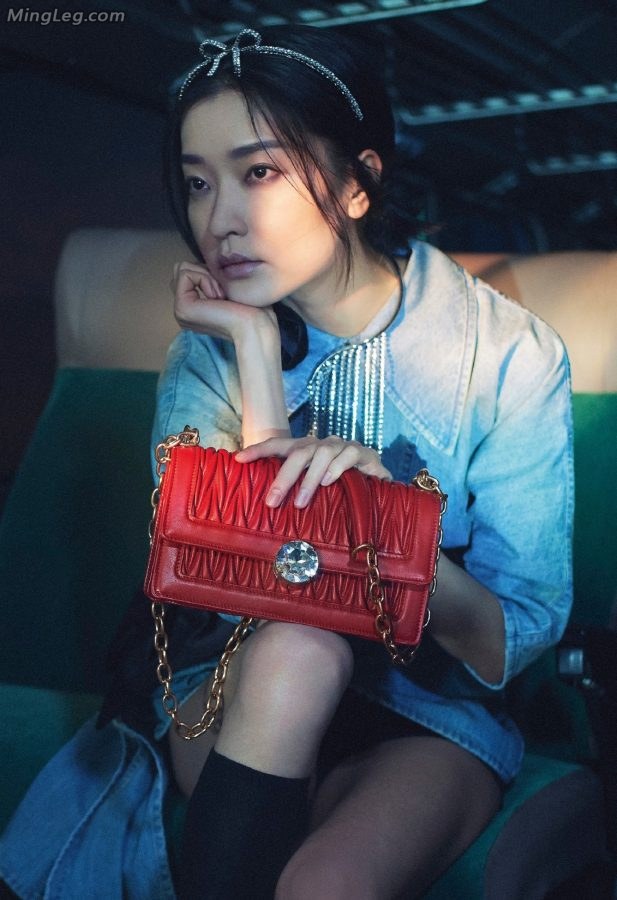 气质美女杜鹃厚黑丝袜写真(4/4)