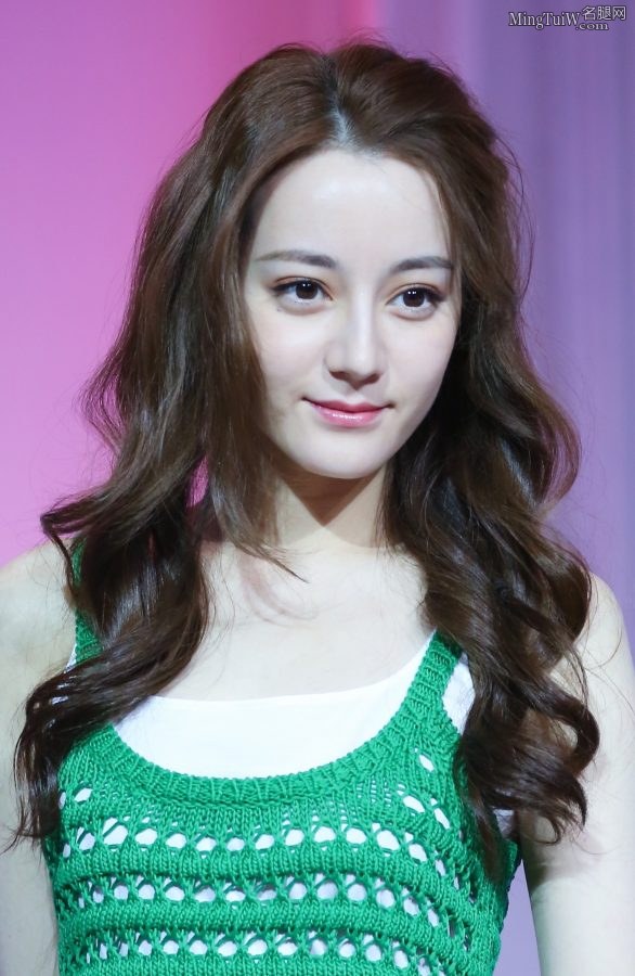 92年的小美女迪丽热巴美腿玉足代言(21/21)