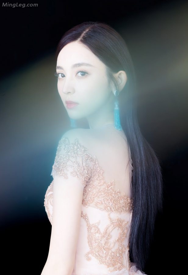 美女来袭古力娜扎蕾丝长裙飘飘欲仙(4/8)