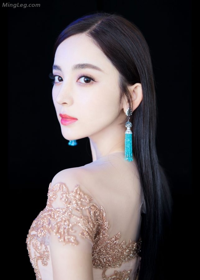 美女来袭古力娜扎蕾丝长裙飘飘欲仙(5/8)