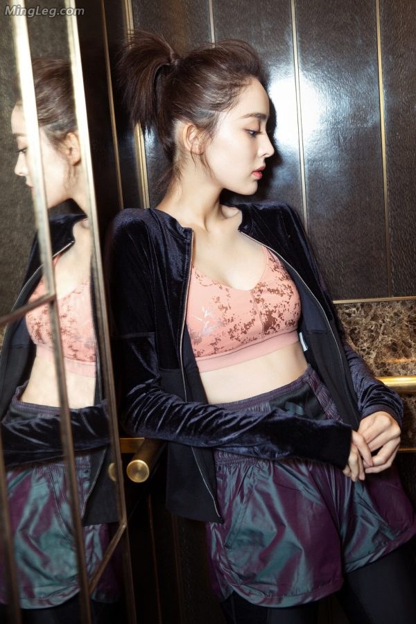 古力娜扎你不是来打拳击的你是来秀胸的(8/23)